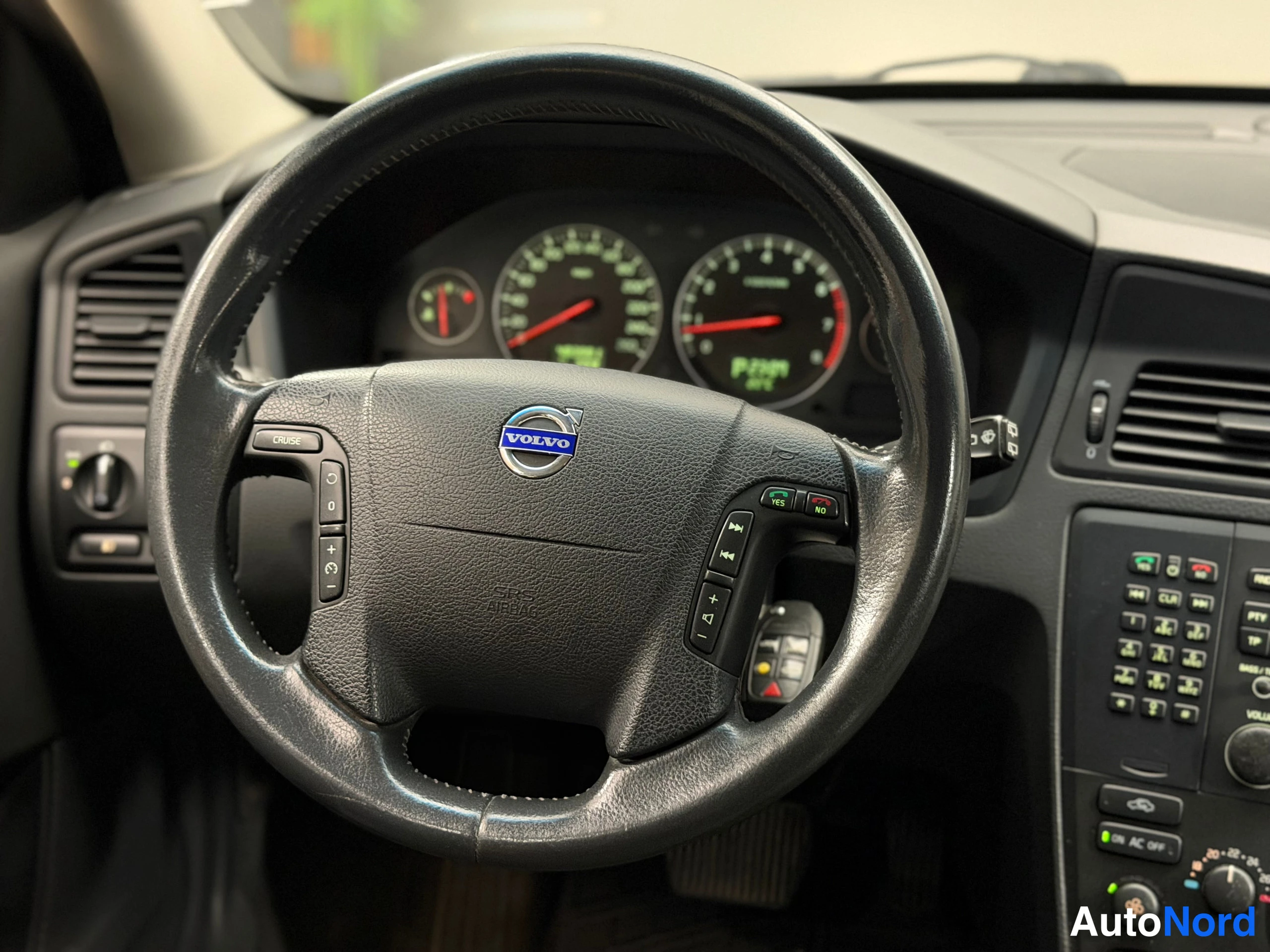 Sininen Volvo XC70 2003, ohjaamo, kuva 19