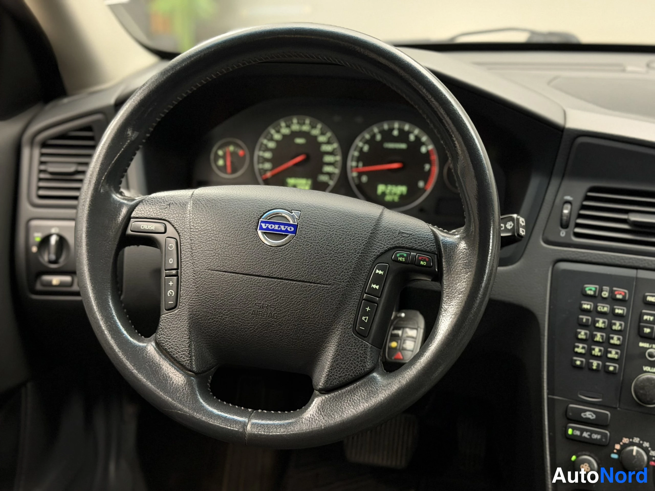 Sininen Volvo XC70 2003, ohjaamo, kuva 20