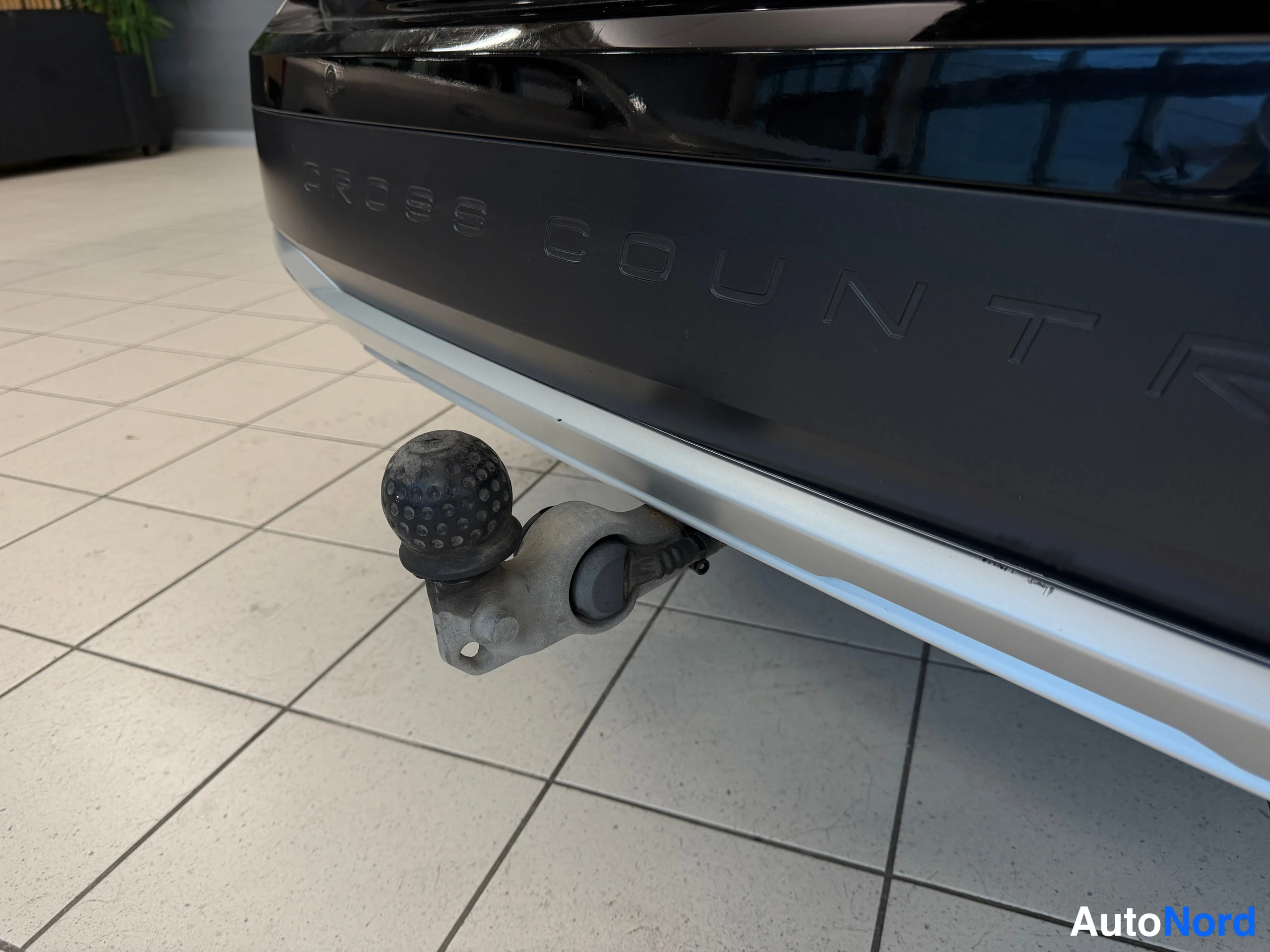 Musta Volvo V90 Cross Country 2018, yksityiskohta, kuva 31