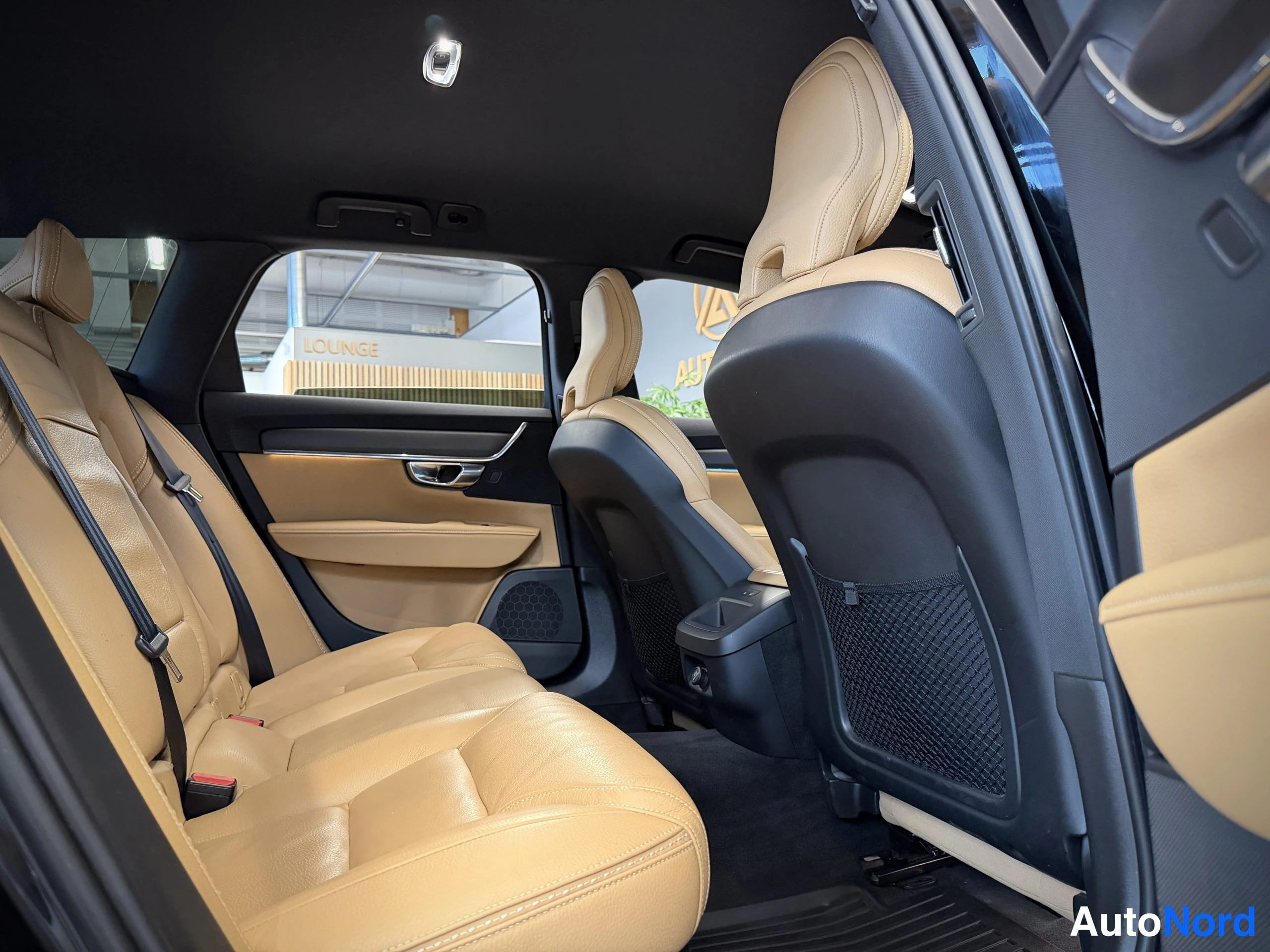 Musta Volvo V90 Cross Country 2018, takaistuimet, kuva 26