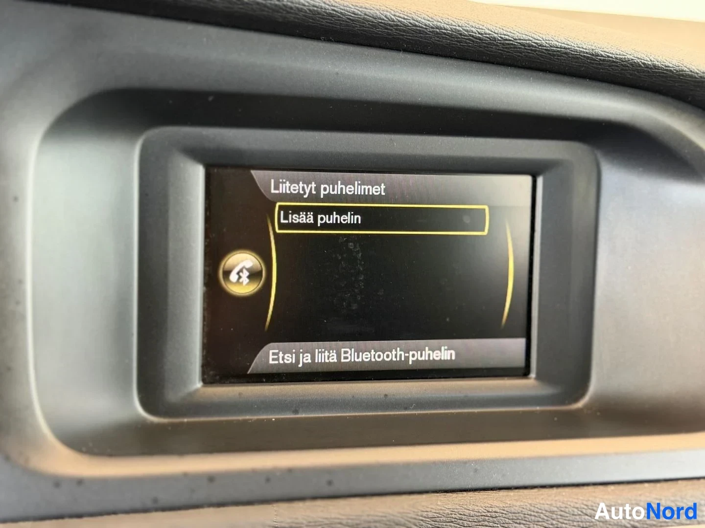 Punainen Volvo V40 2014, yksityiskohta, kuva 18