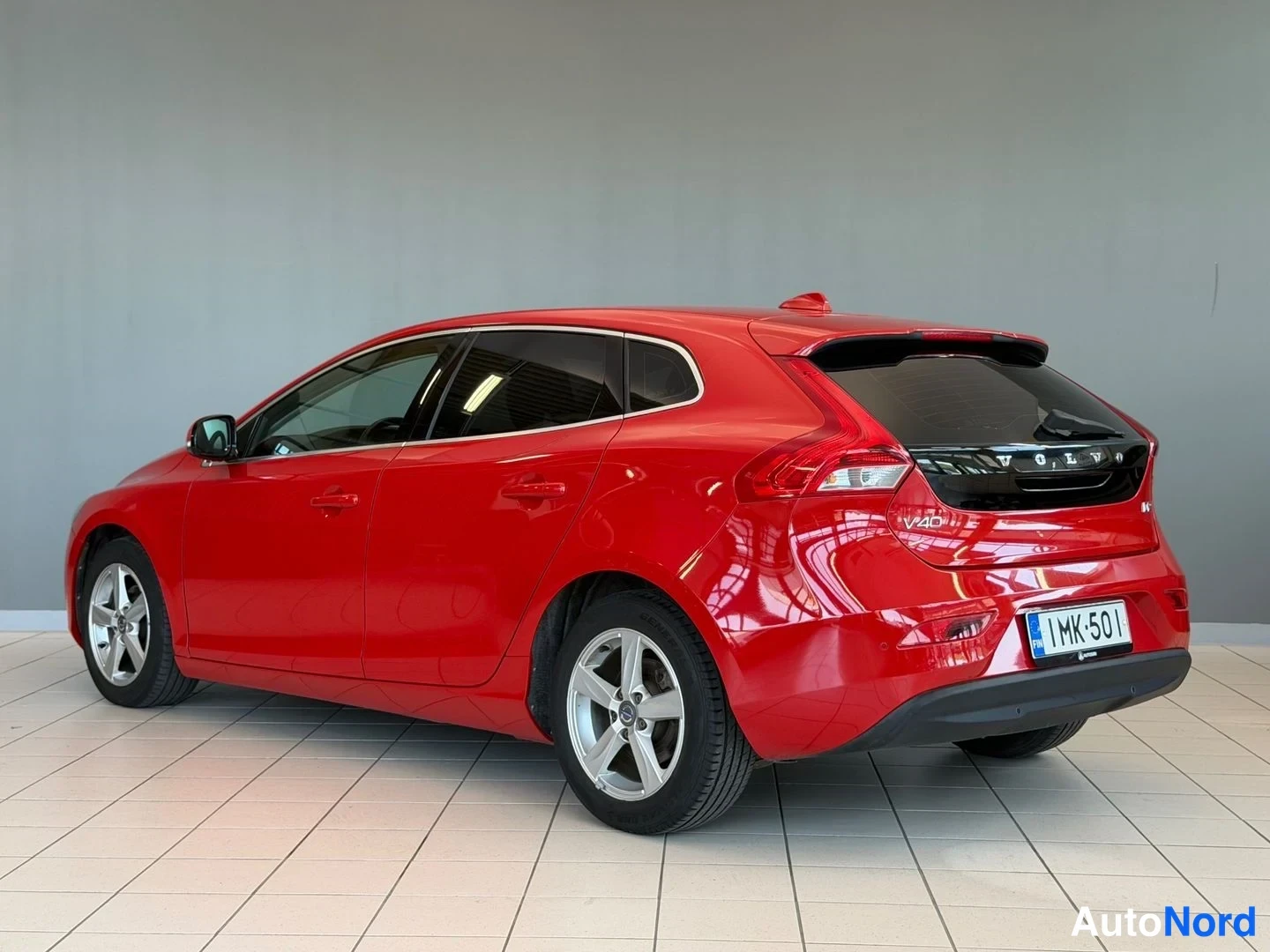 Punainen Volvo V40 2014, takaviisto, kuva 5
