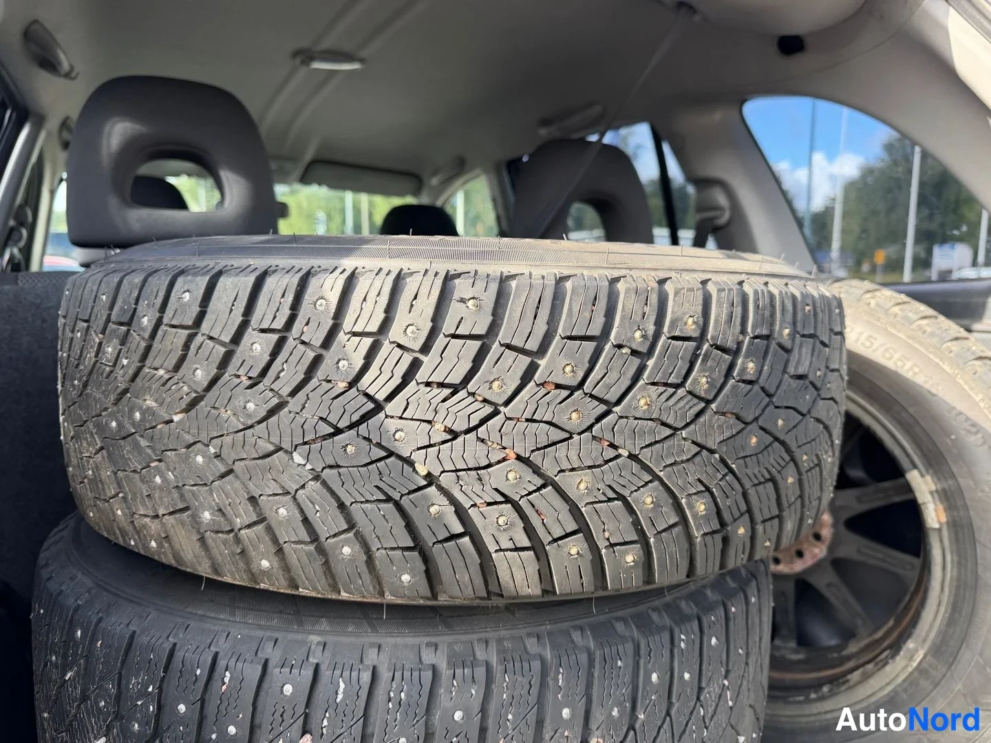 Musta Toyota RAV4 2005, yksityiskohta, kuva 9