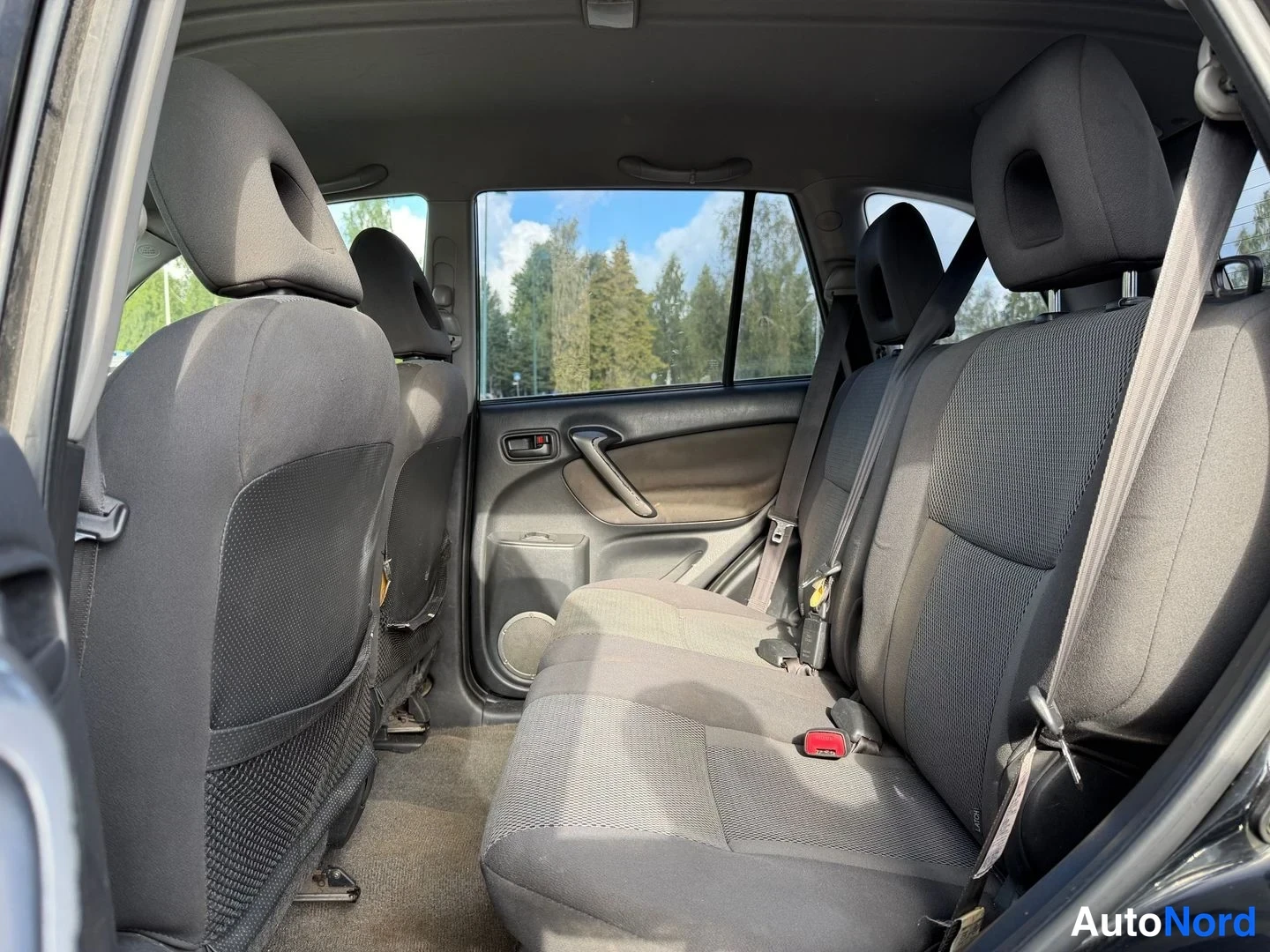 Musta Toyota RAV4 2005, takaistuimet, kuva 7