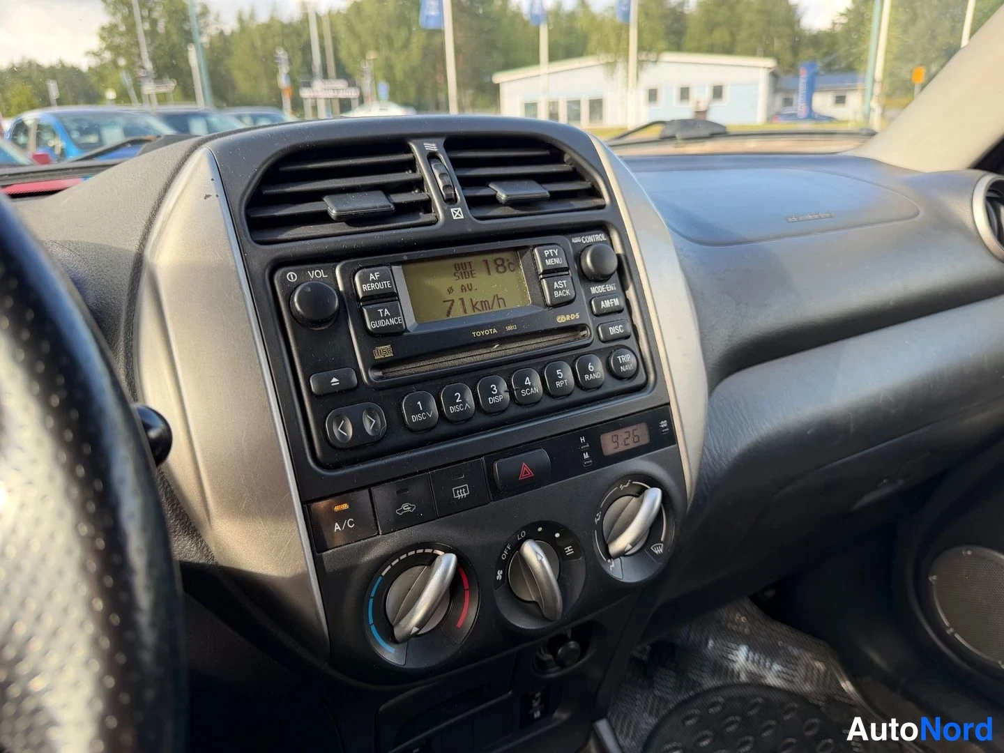 Musta Toyota RAV4 2005, yksityiskohta, kuva 10