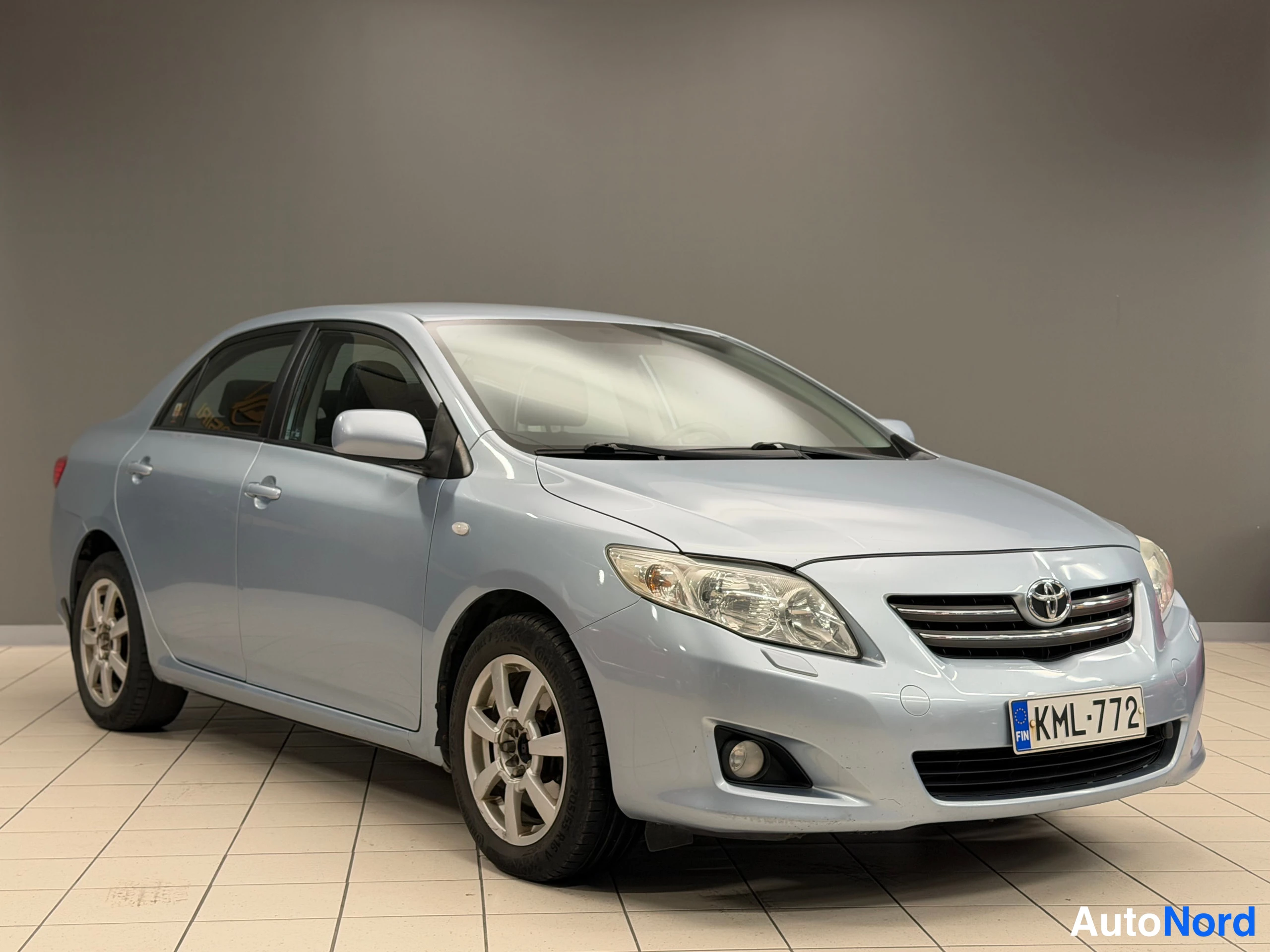 Sininen Toyota Corolla 2008, etuviisto, keula oikealle, kuva 5