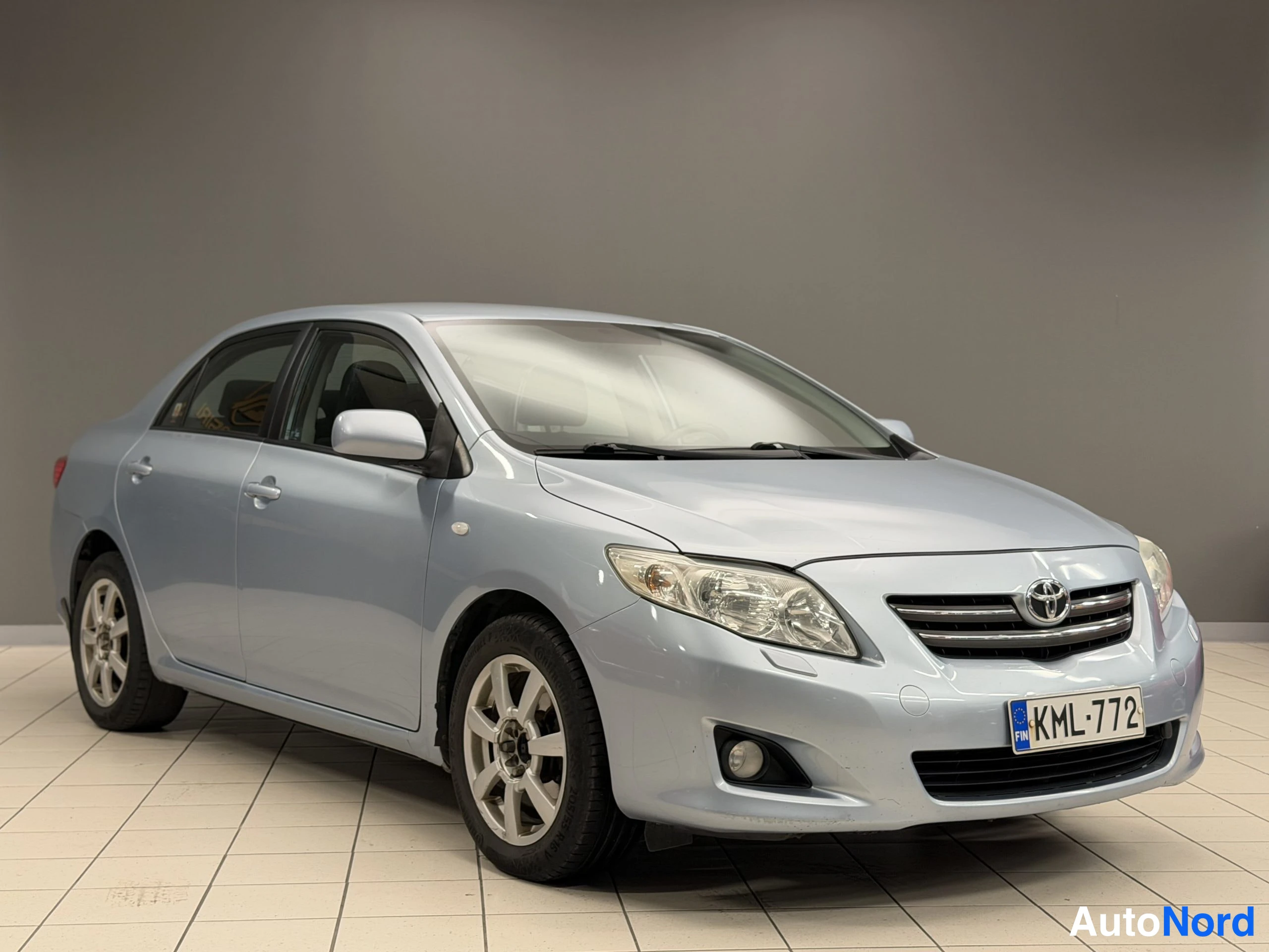 Sininen Toyota Corolla 2008, etuviisto, keula oikealle, kuva 6