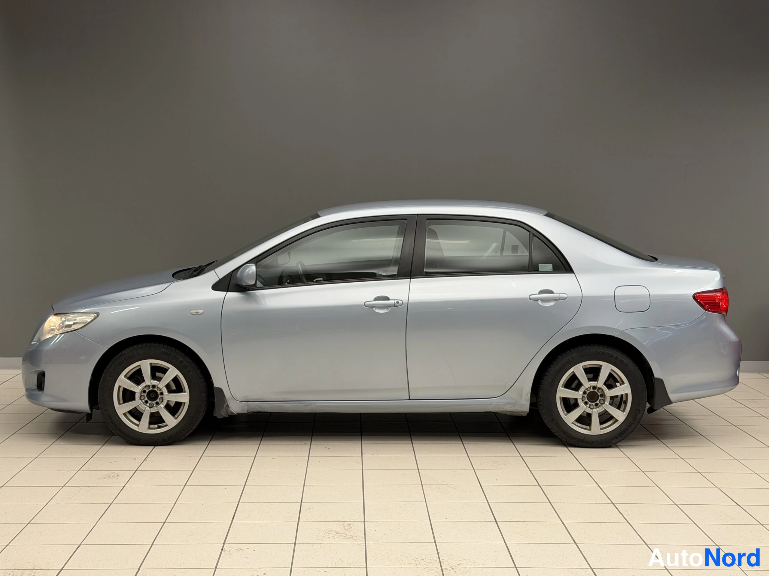 Sininen Toyota Corolla 2008, etuviisto, keula vasemmalle, kuva 3