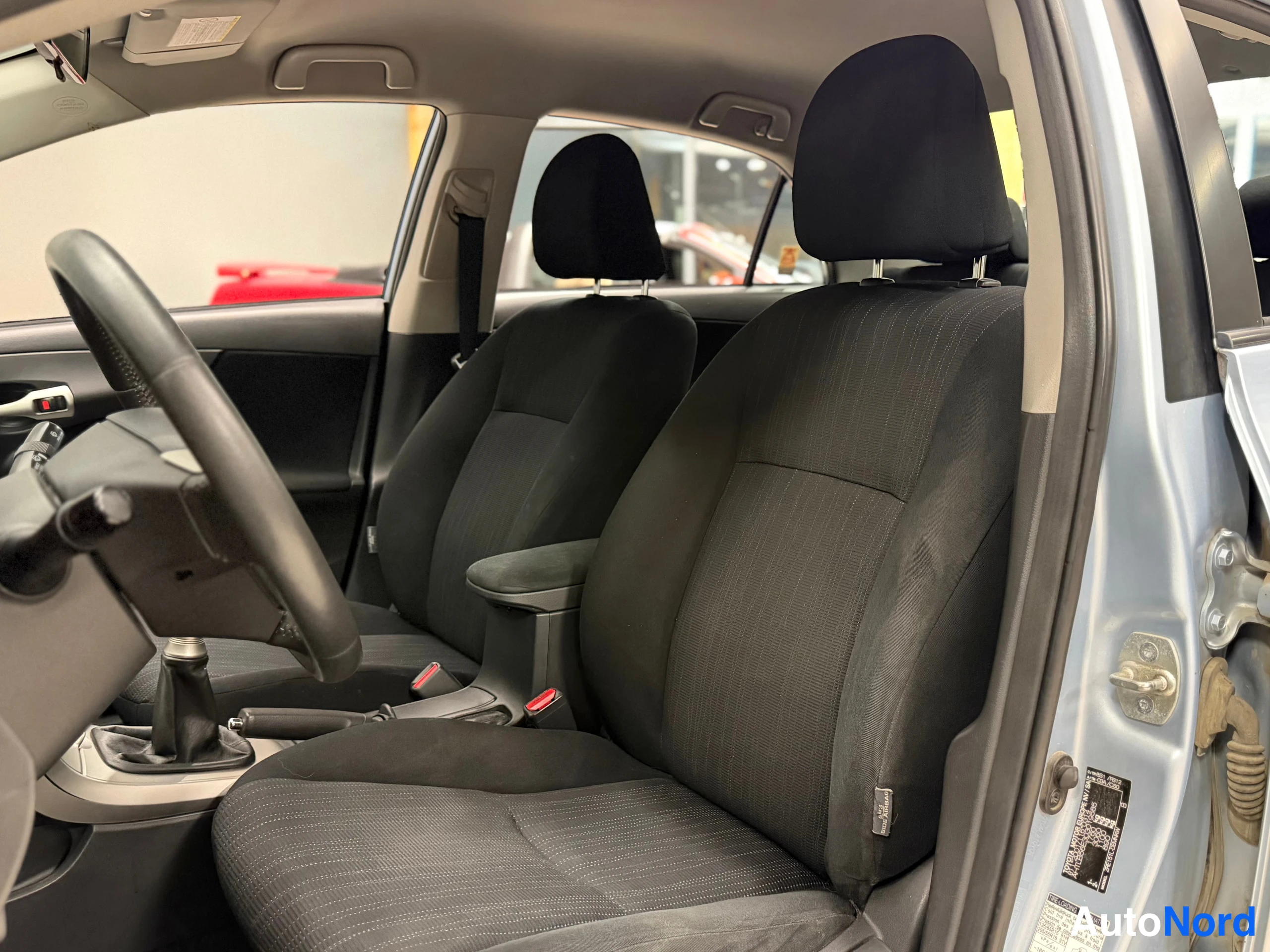 Sininen Toyota Corolla 2008, etuistuimet, kuva 19