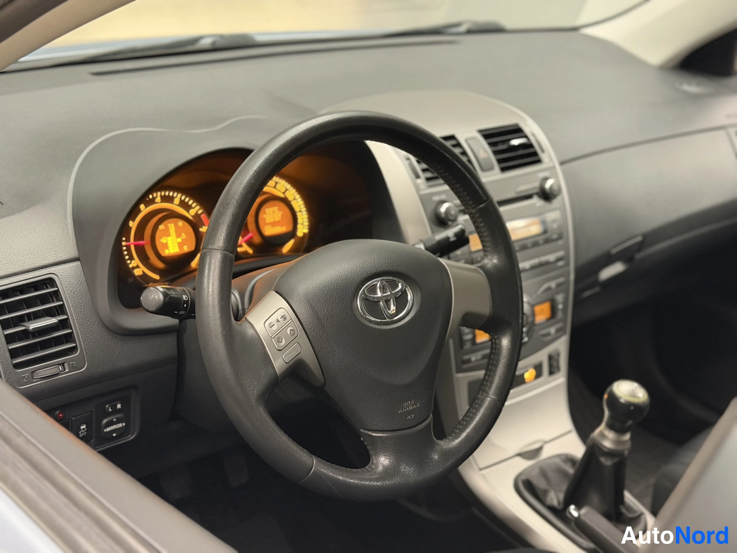 Sininen Toyota Corolla 2008, ohjaamo, kuva 16