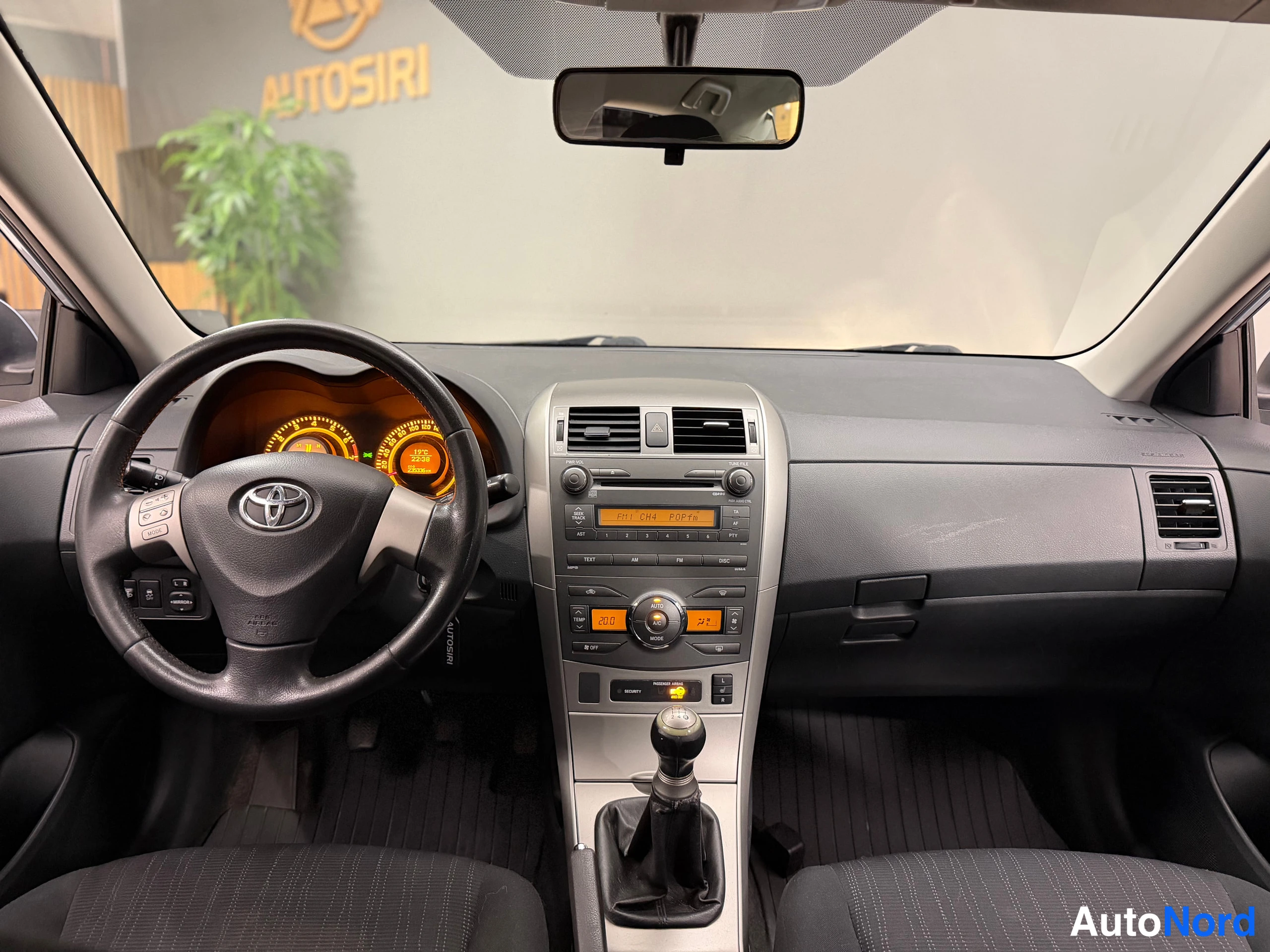 Sininen Toyota Corolla 2008, ohjaamo, kuva 17