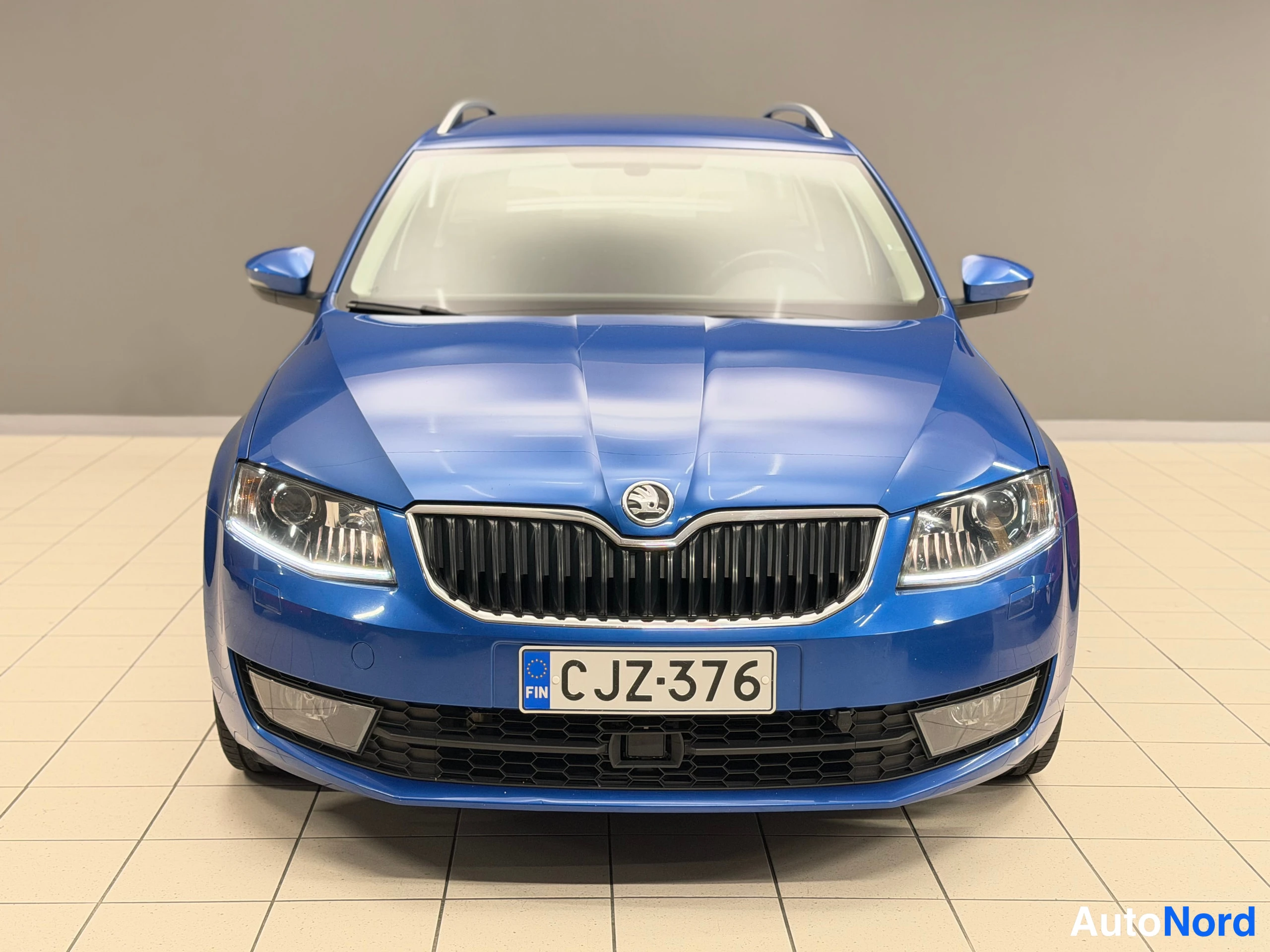 Sininen Skoda Octavia 2015, edestä, kuva 7