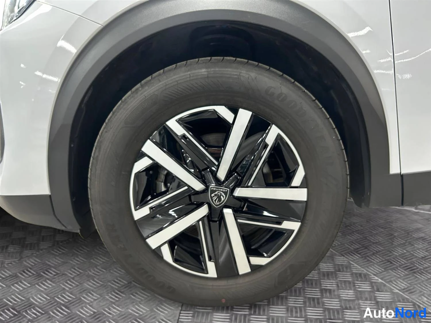 Valkoinen Peugeot 2008 2025, yksityiskohta, kuva 16