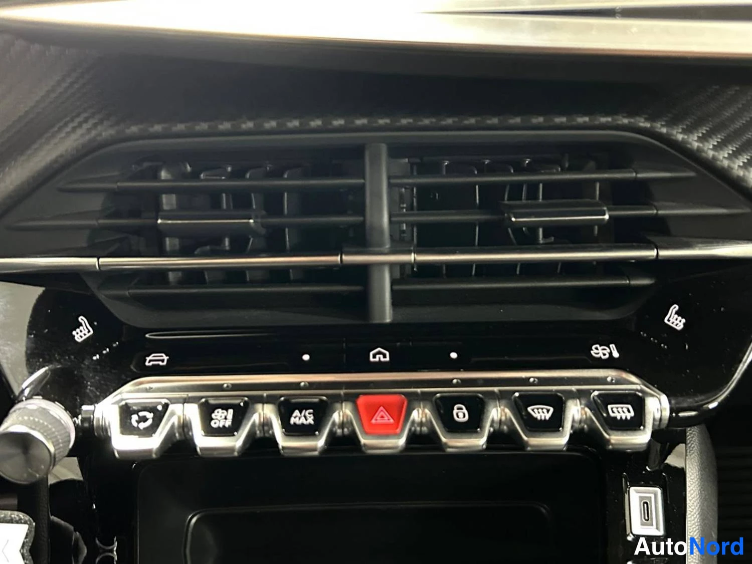 Valkoinen Peugeot 2008 2025, yksityiskohta, kuva 21