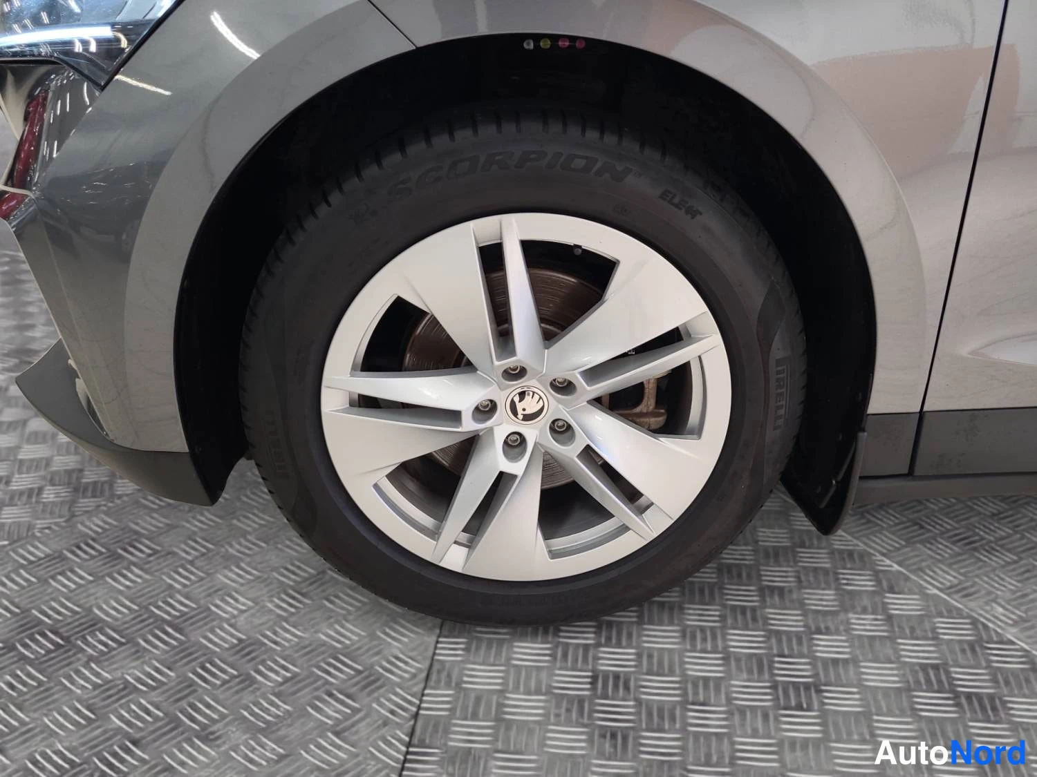 Skoda Enyaq 60 2023, sivulta, kuva 6