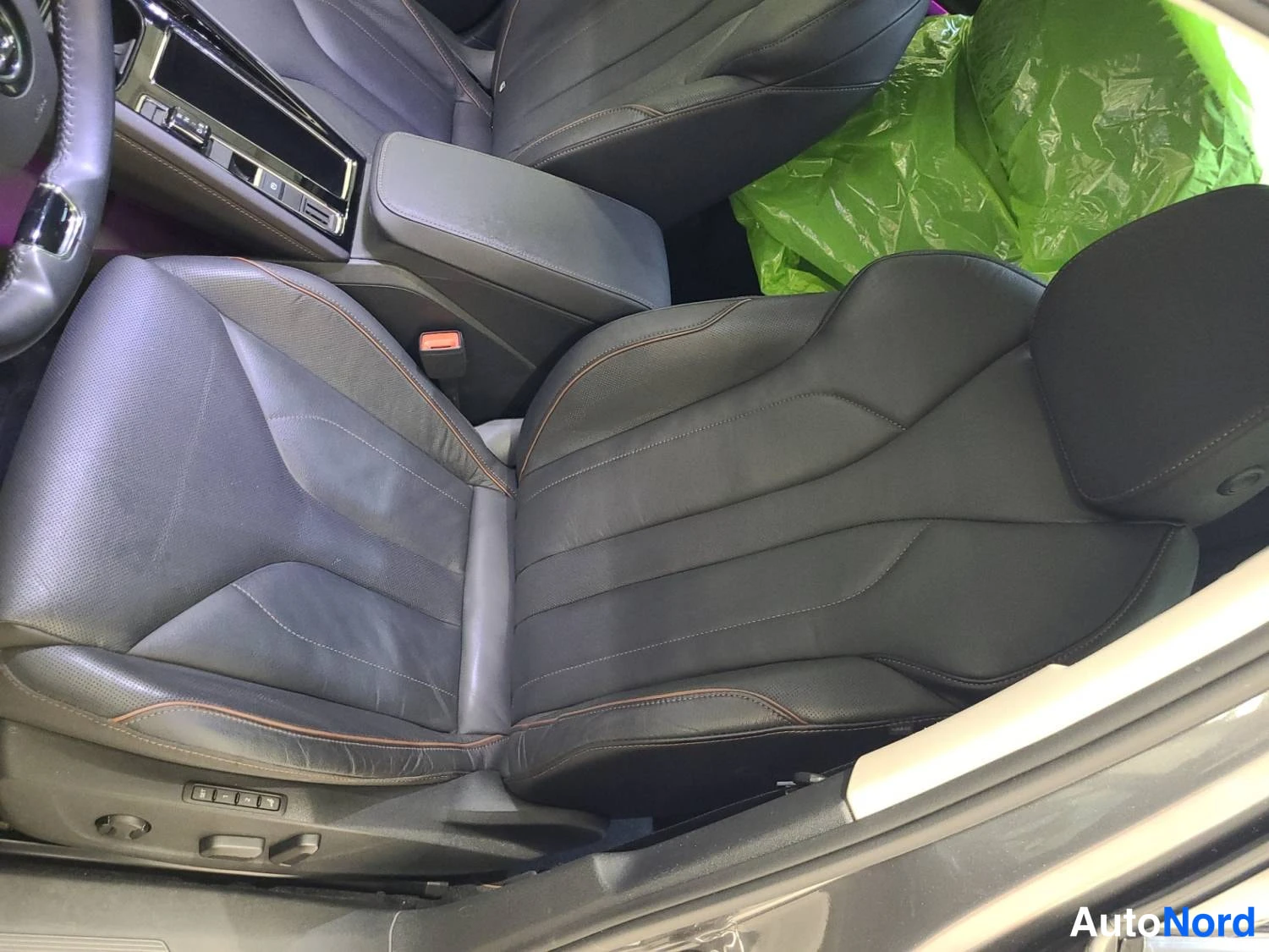Skoda Enyaq 60 2023, etuistuimet, kuva 14