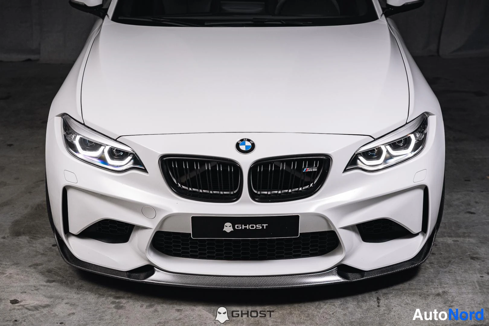 Valkoinen BMW M2 2017, edestä, kuva 5