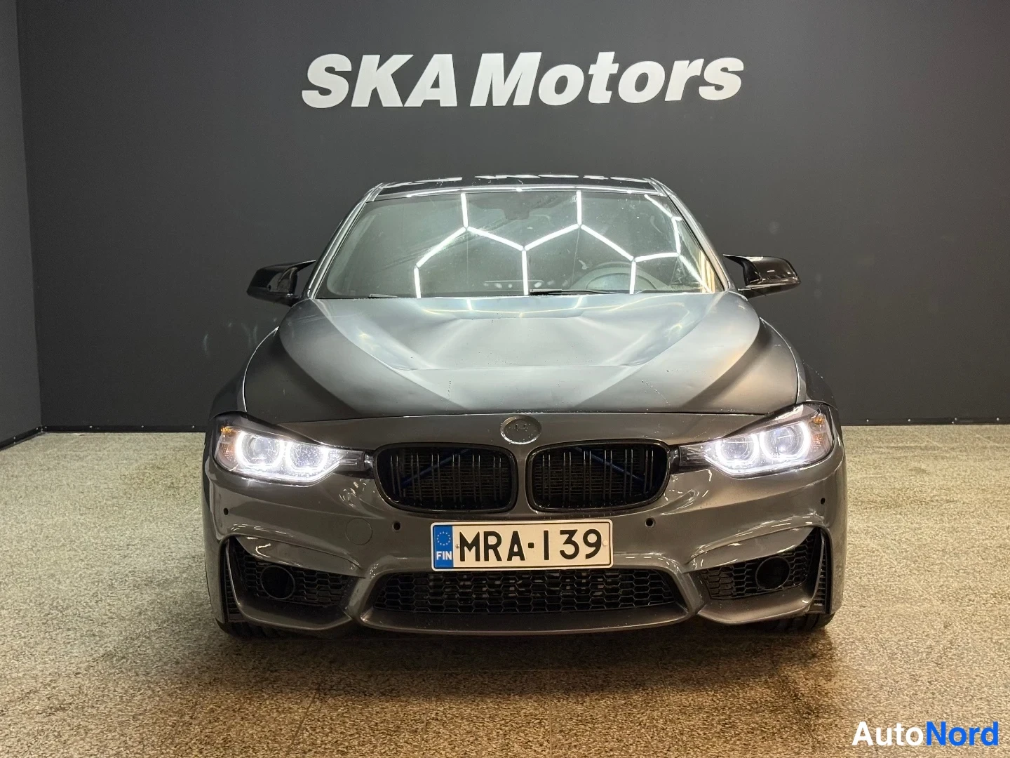 Harmaa BMW M3 2014, edestä, kuva 3