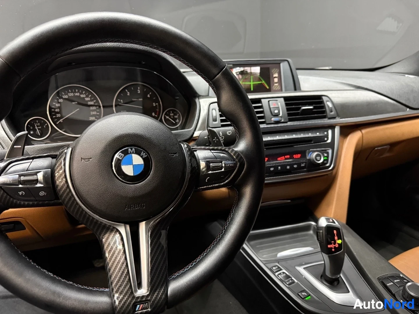 Harmaa BMW M3 2014, ohjaamo, kuva 9