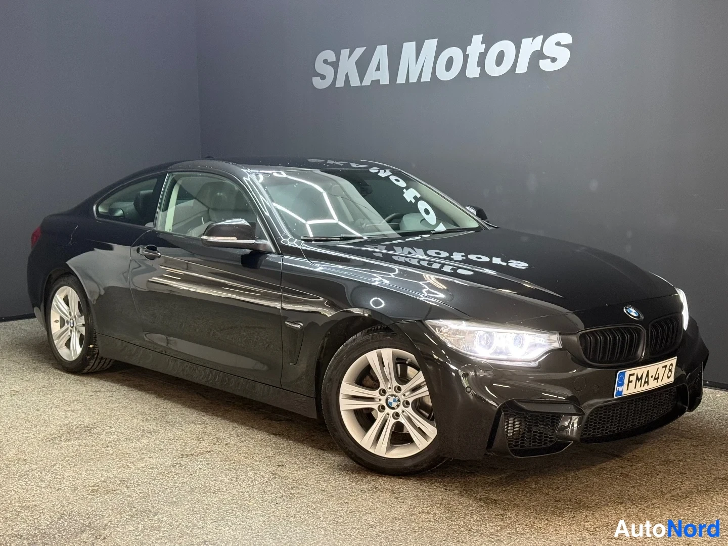 Musta BMW 420i 2014, etuviisto, keula oikealle, kuva 3