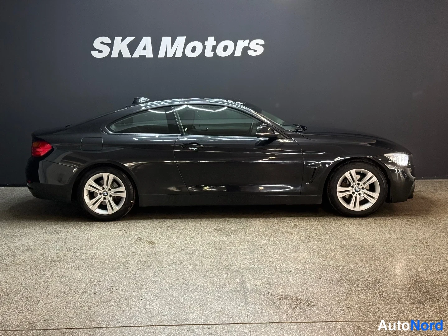 Musta BMW 420i 2014, takaviisto, kuva 5