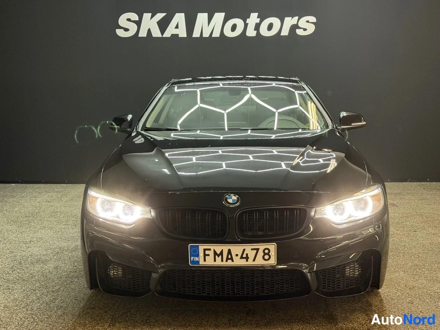 Musta BMW 420i 2014, edestä, kuva 4