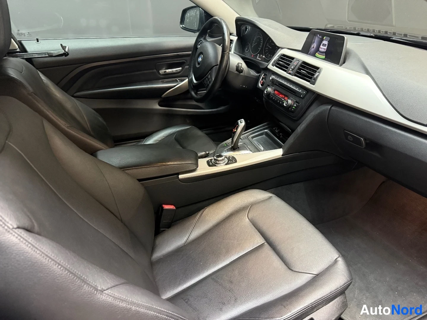 Musta BMW 420i 2014, ohjaamo, kuva 10