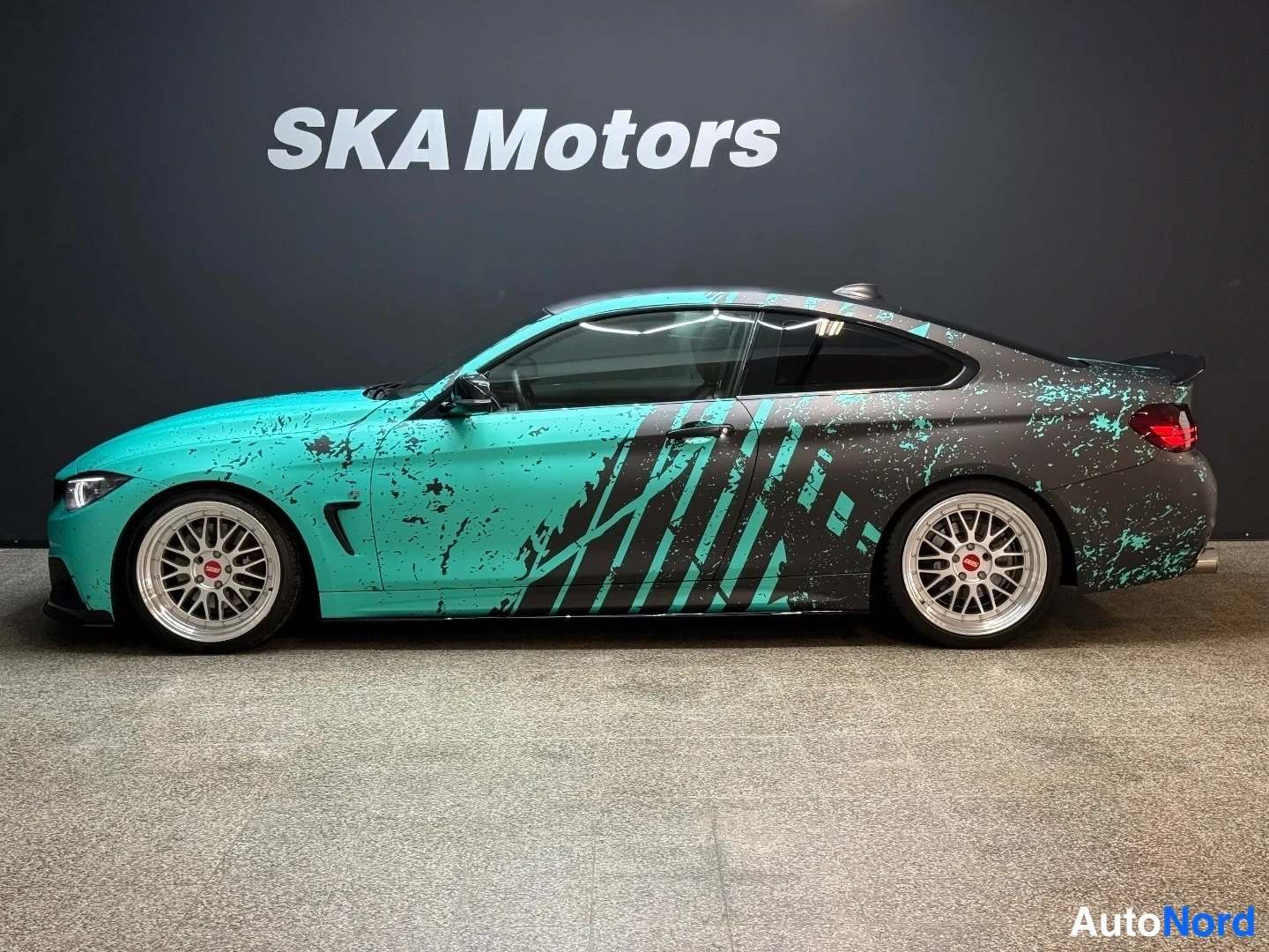 Musta BMW 428i 2014, sivulta, kuva 5