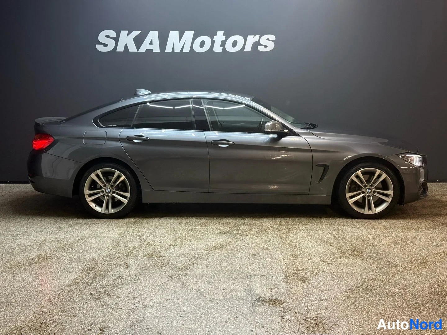 Harmaa BMW 428i xDrive 2015, sivulta, kuva 4