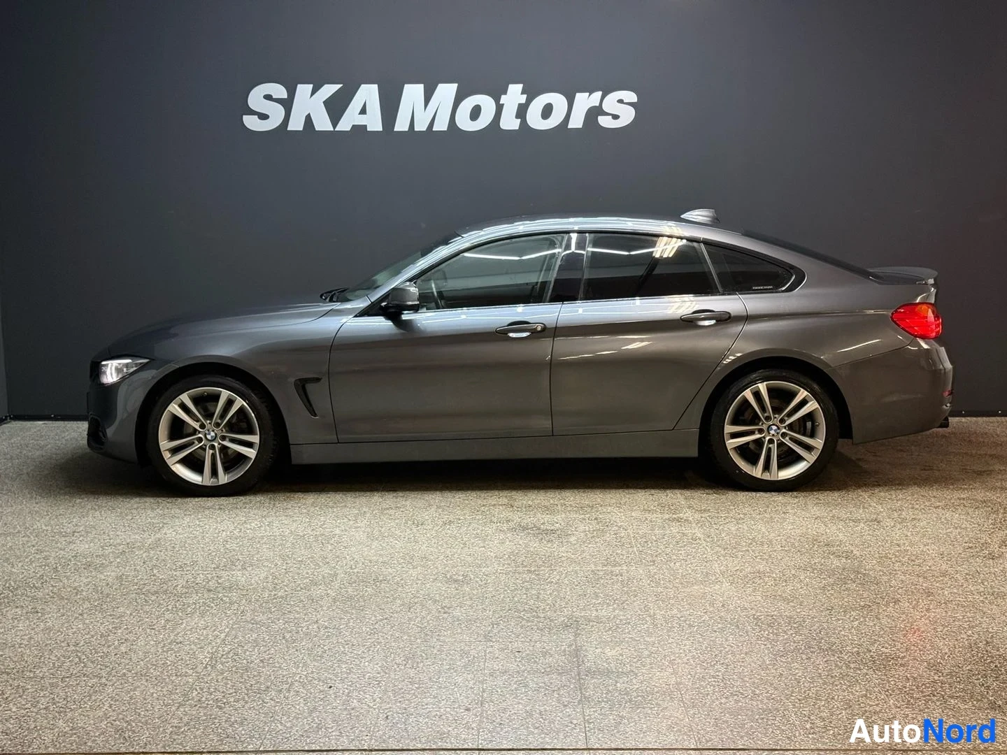 Harmaa BMW 428i xDrive 2015, sivulta, kuva 5