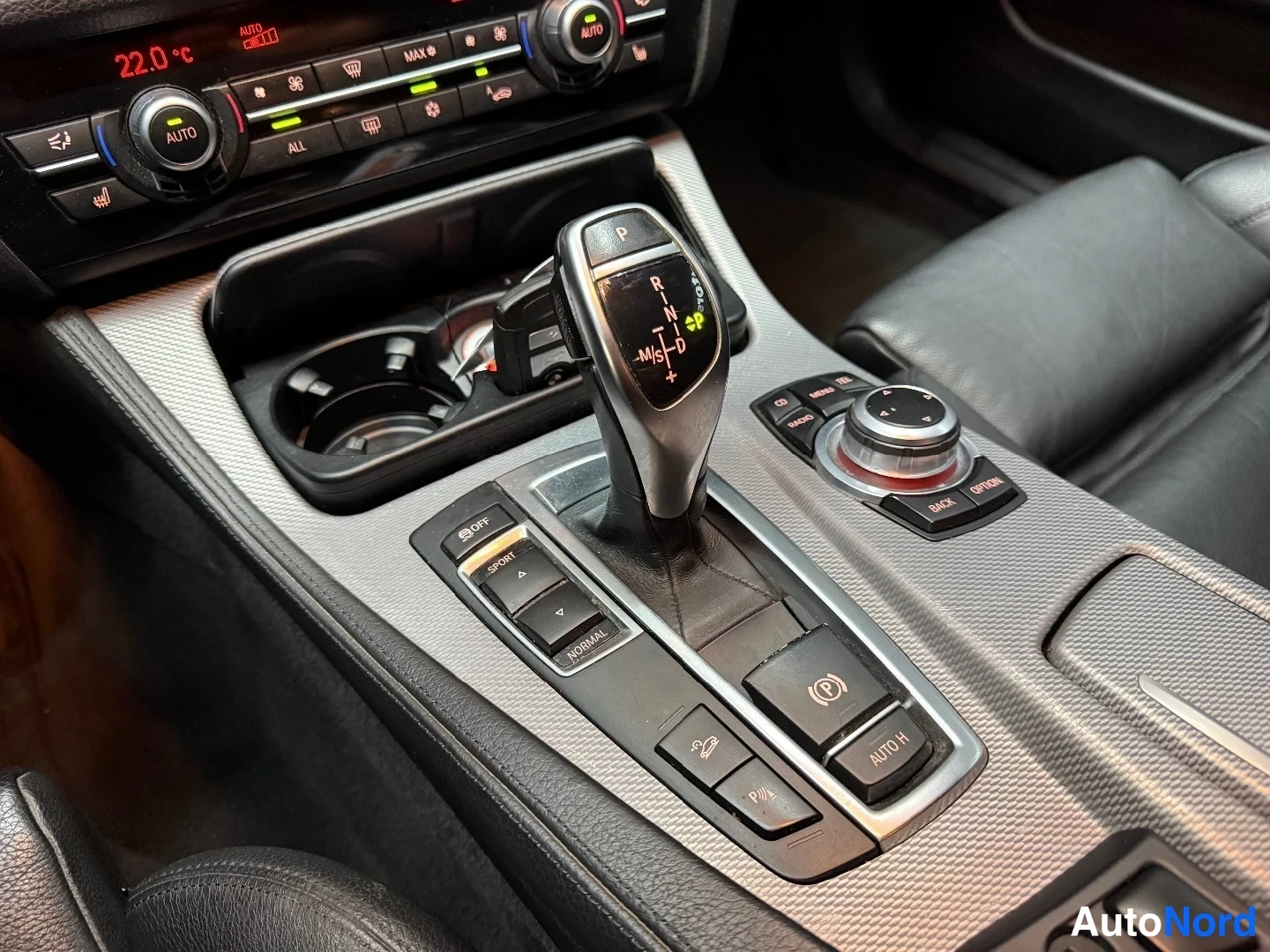 Musta BMW 535i xDrive 2011, yksityiskohta, kuva 14