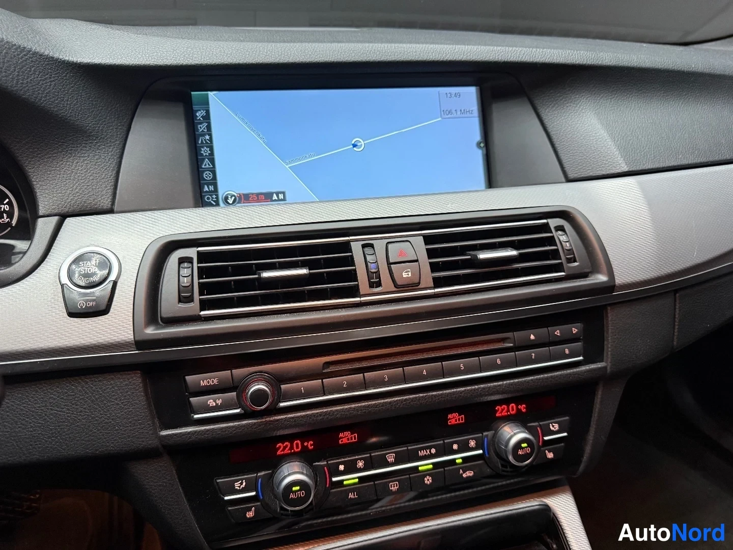 Musta BMW 535i xDrive 2011, ohjaamo, kuva 11