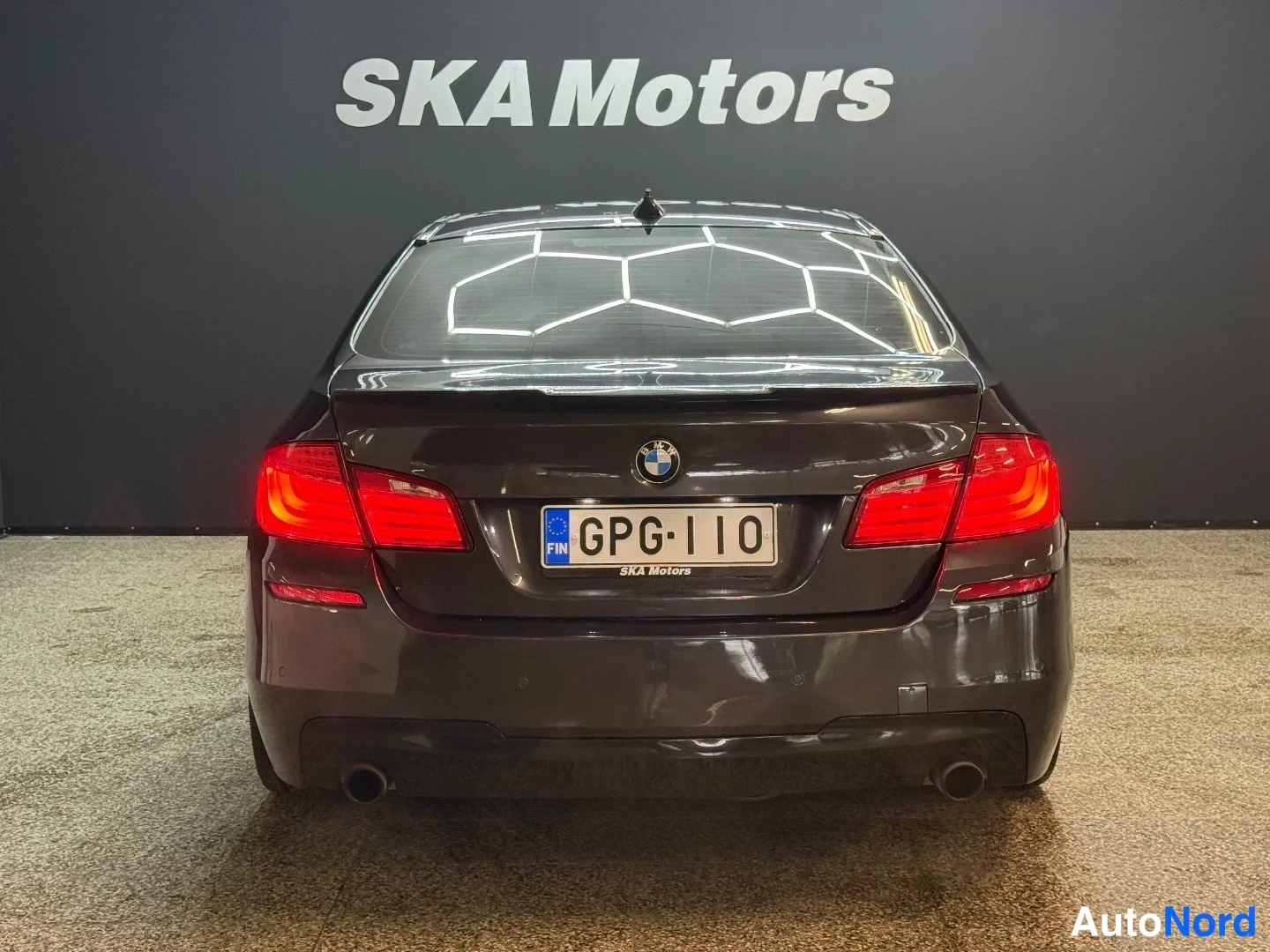 Musta BMW 535i xDrive 2011, takaa, kuva 8