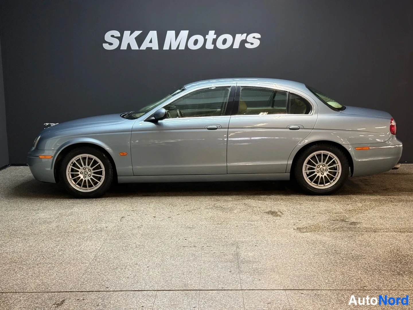Sininen Jaguar S-Type 2006, sivulta, kuva 5