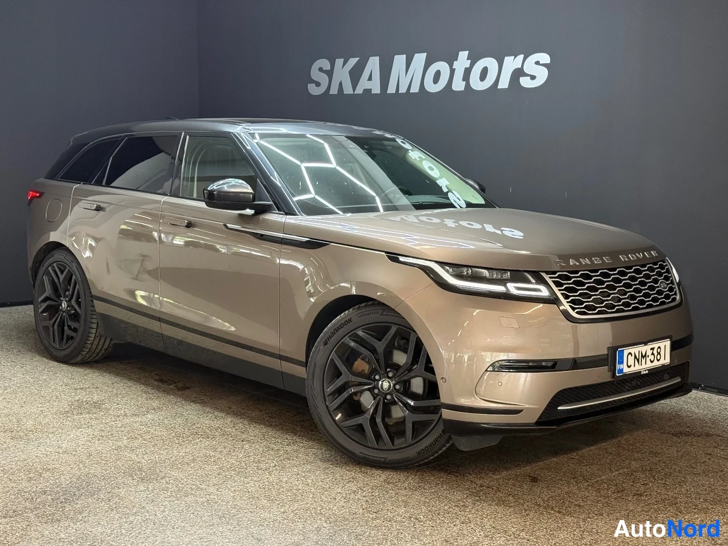 Ruskea Land Rover Range Rover Velar 2018, etuviisto, keula oikealle, kuva 3