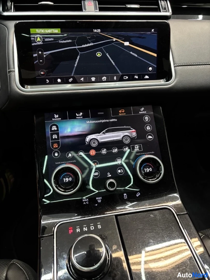 Ruskea Land Rover Range Rover Velar 2018, ohjaamo, kuva 8