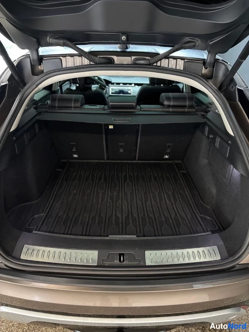 Ruskea Land Rover Range Rover Velar 2018, tavaratila, kuva 12