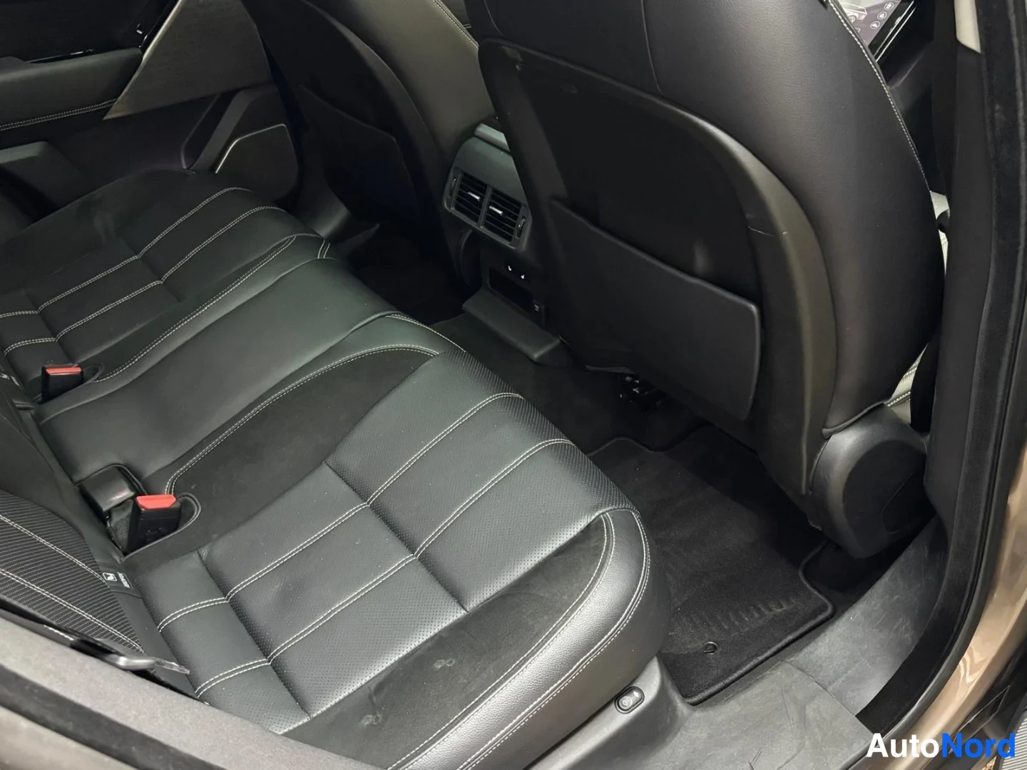 Ruskea Land Rover Range Rover Velar 2018, takaistuimet, kuva 11