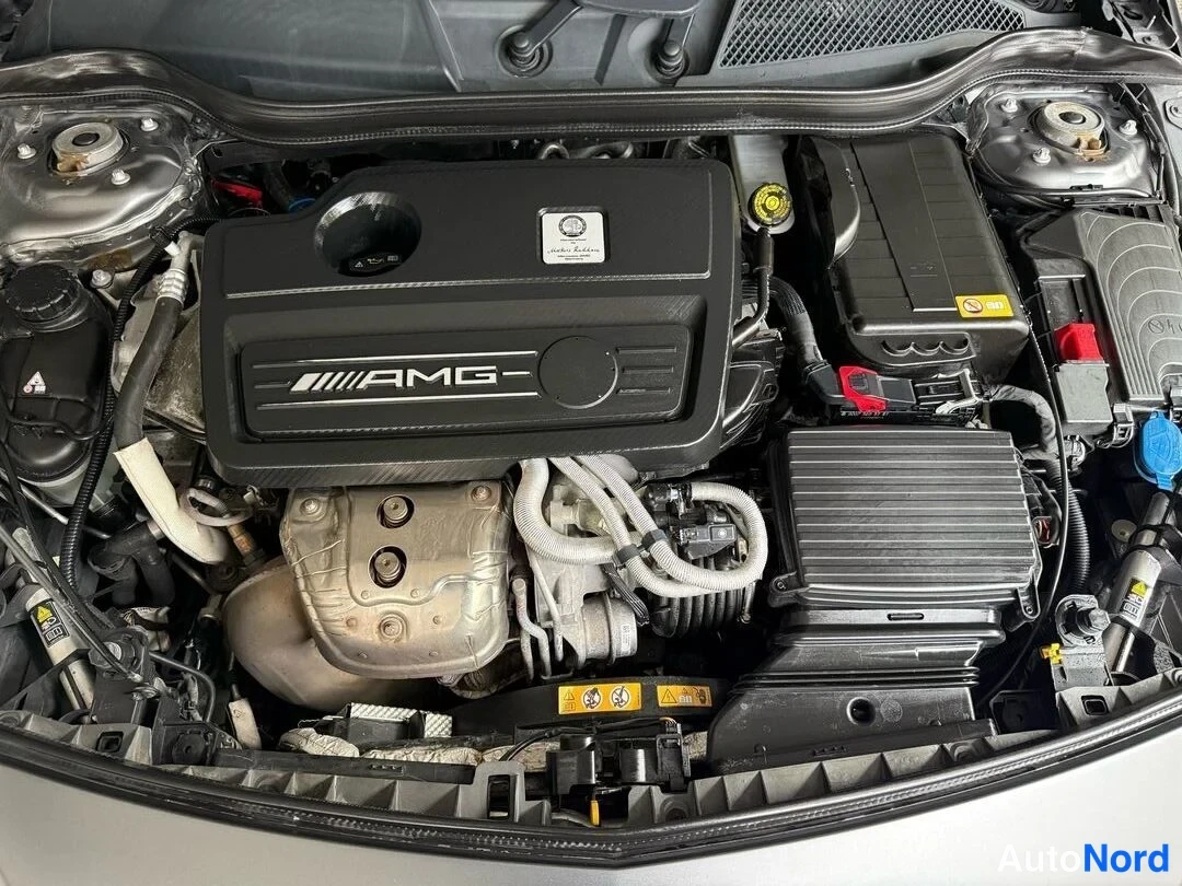Harmaa Mercedes-Benz A 45 2014, moottoritila, kuva 15