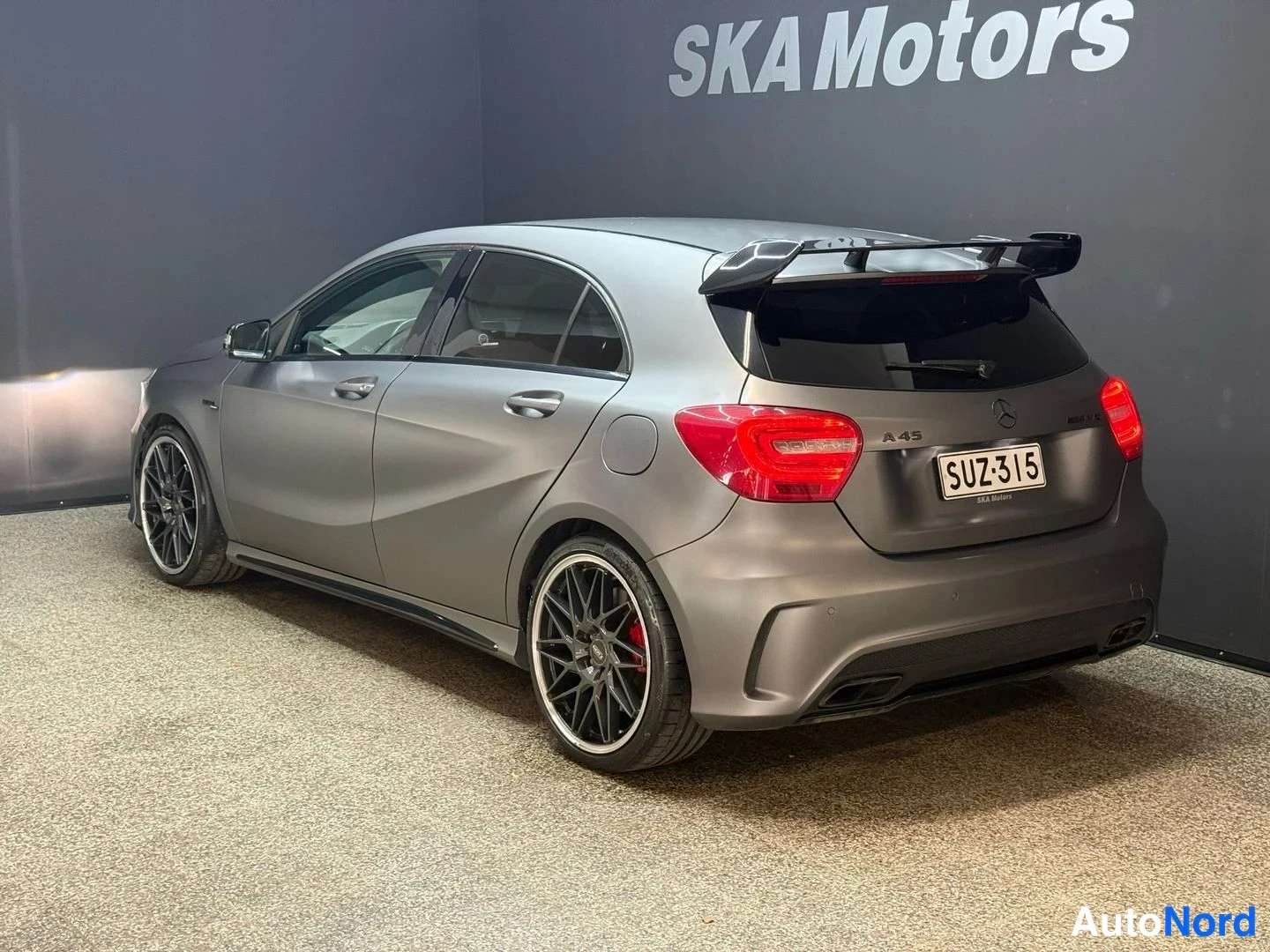 Harmaa Mercedes-Benz A 45 2014, takaviisto, kuva 4