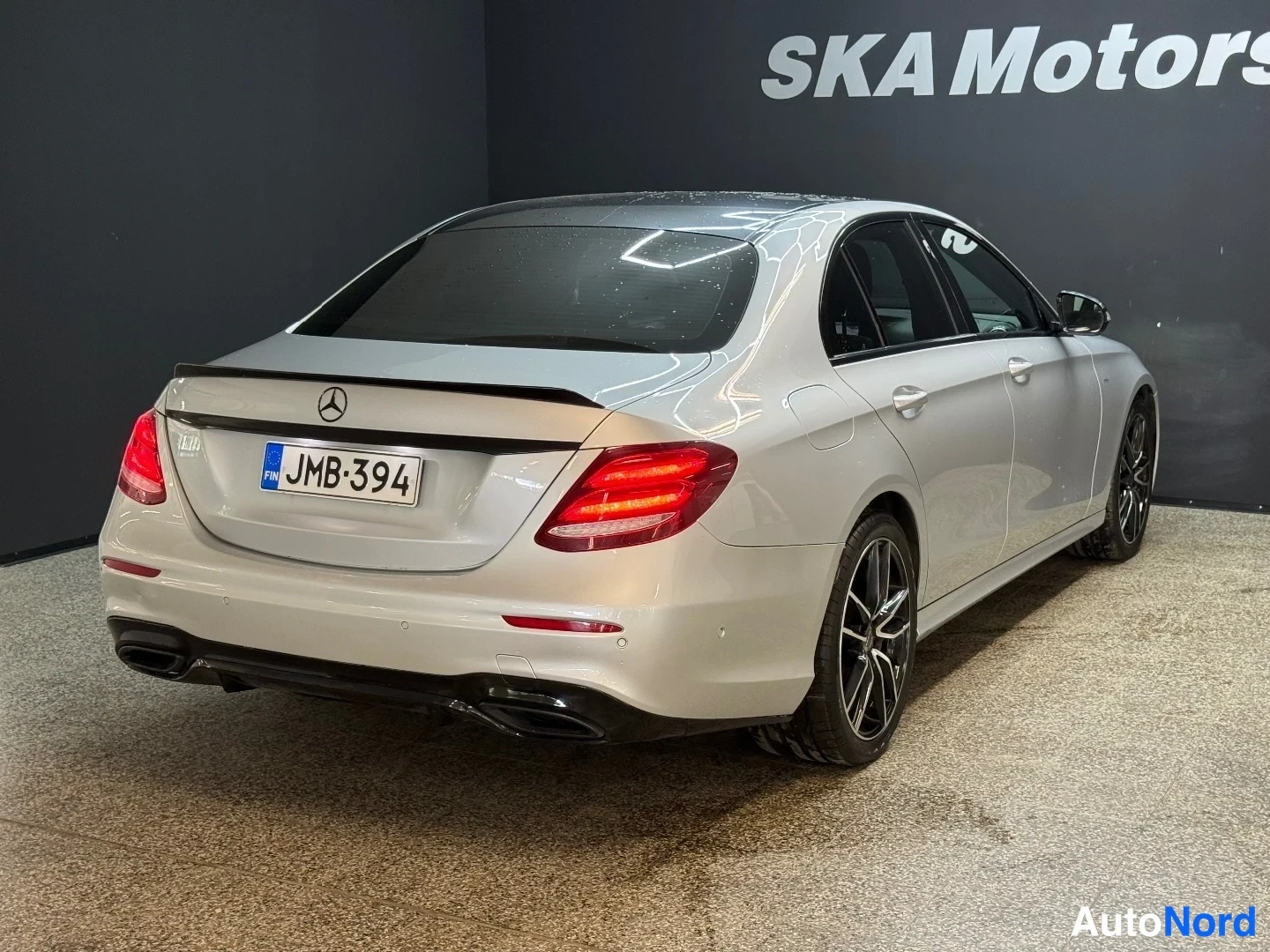 Hopea Mercedes-Benz E 220 d 2017, takaviisto, kuva 6