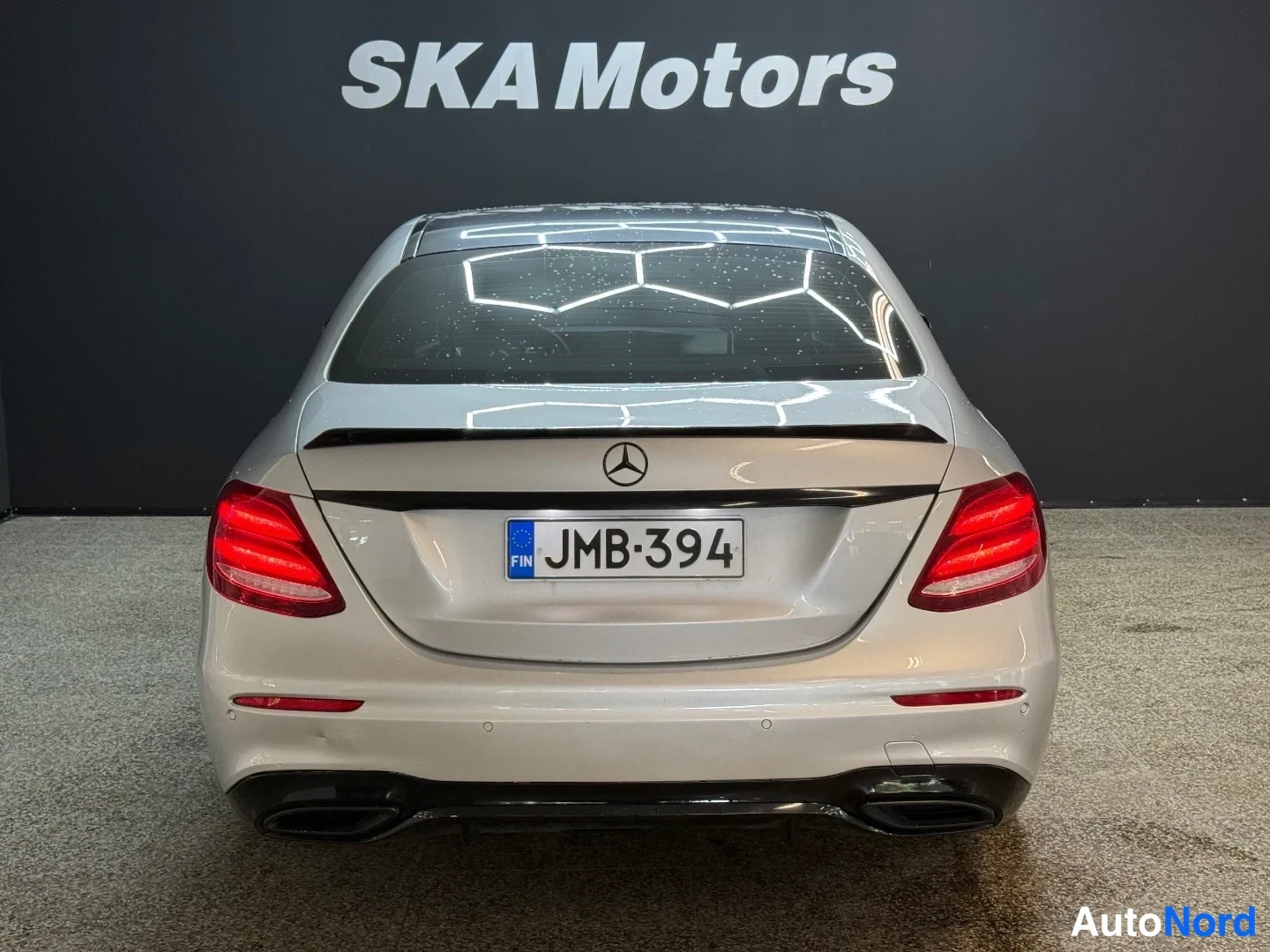 Hopea Mercedes-Benz E 220 d 2017, takaa, kuva 8
