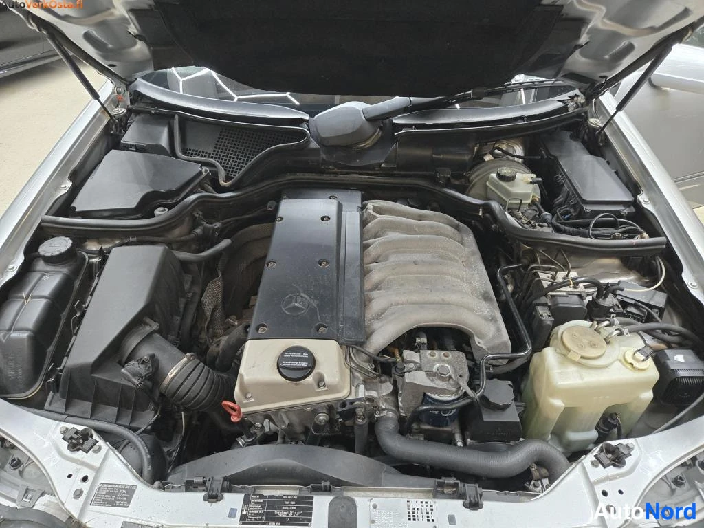 Hopea Mercedes-Benz E 300 d 1998, moottoritila, kuva 15