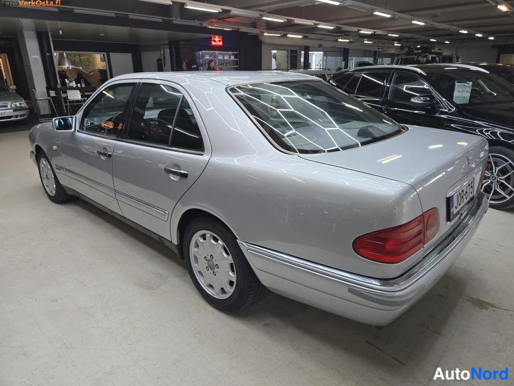 Hopea Mercedes-Benz E 300 d 1998, takaviisto, kuva 5