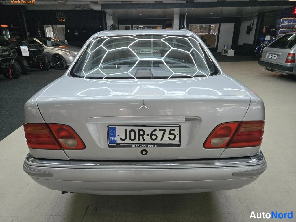 Hopea Mercedes-Benz E 300 d 1998, takaa, kuva 6