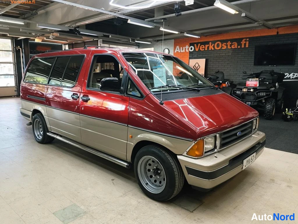 Punainen Ford Aerostar 1989, etuviisto, keula oikealle, kuva 2