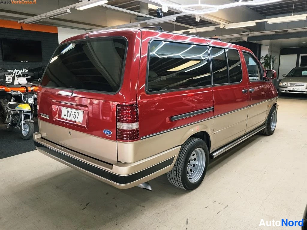 Punainen Ford Aerostar 1989, takaviisto, kuva 3