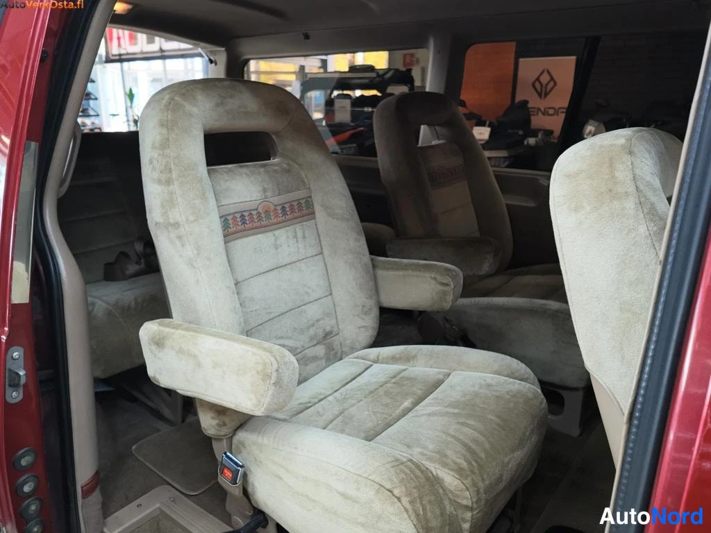 Punainen Ford Aerostar 1989, etuistuimet, kuva 7