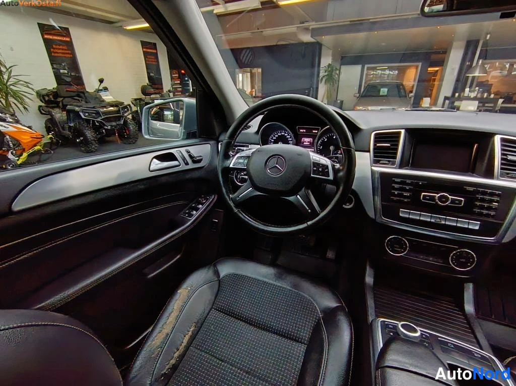 Harmaa Mercedes-Benz ML 250 BlueTEC 4MATIC 2013, ohjaamo, kuva 11
