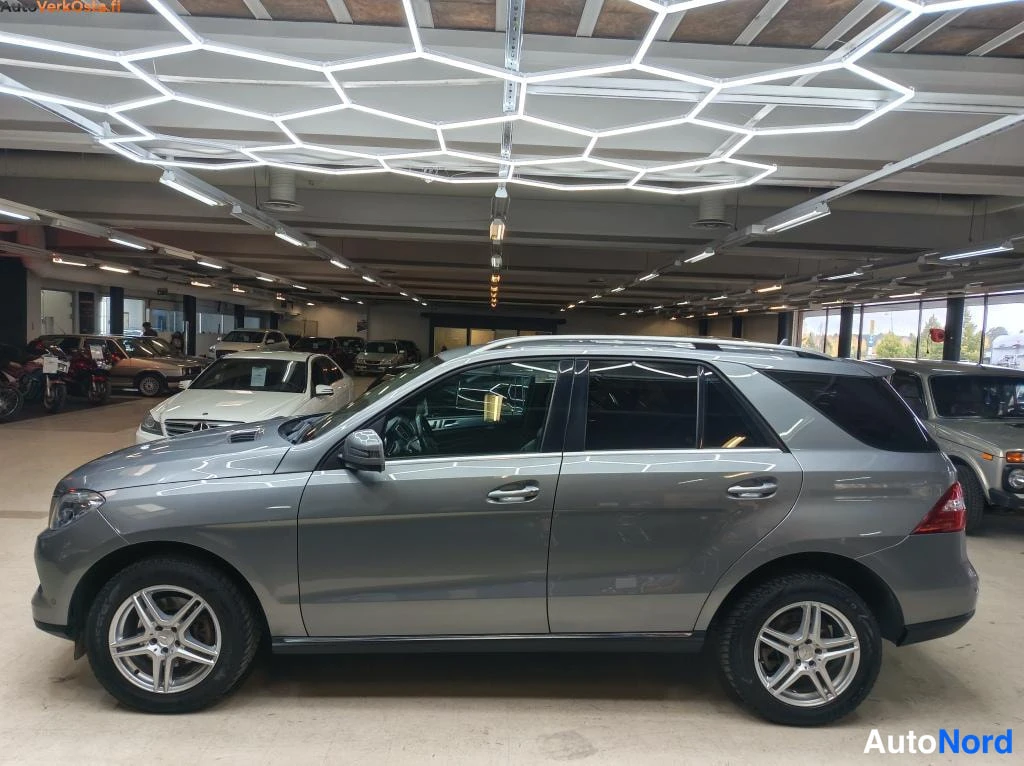 Harmaa Mercedes-Benz ML 250 BlueTEC 4MATIC 2013, sivulta, kuva 5